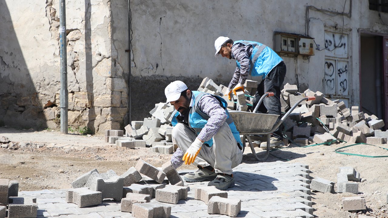 Dulkadiroğlu’ndan Turan Mahallesinde Parke Çalışması