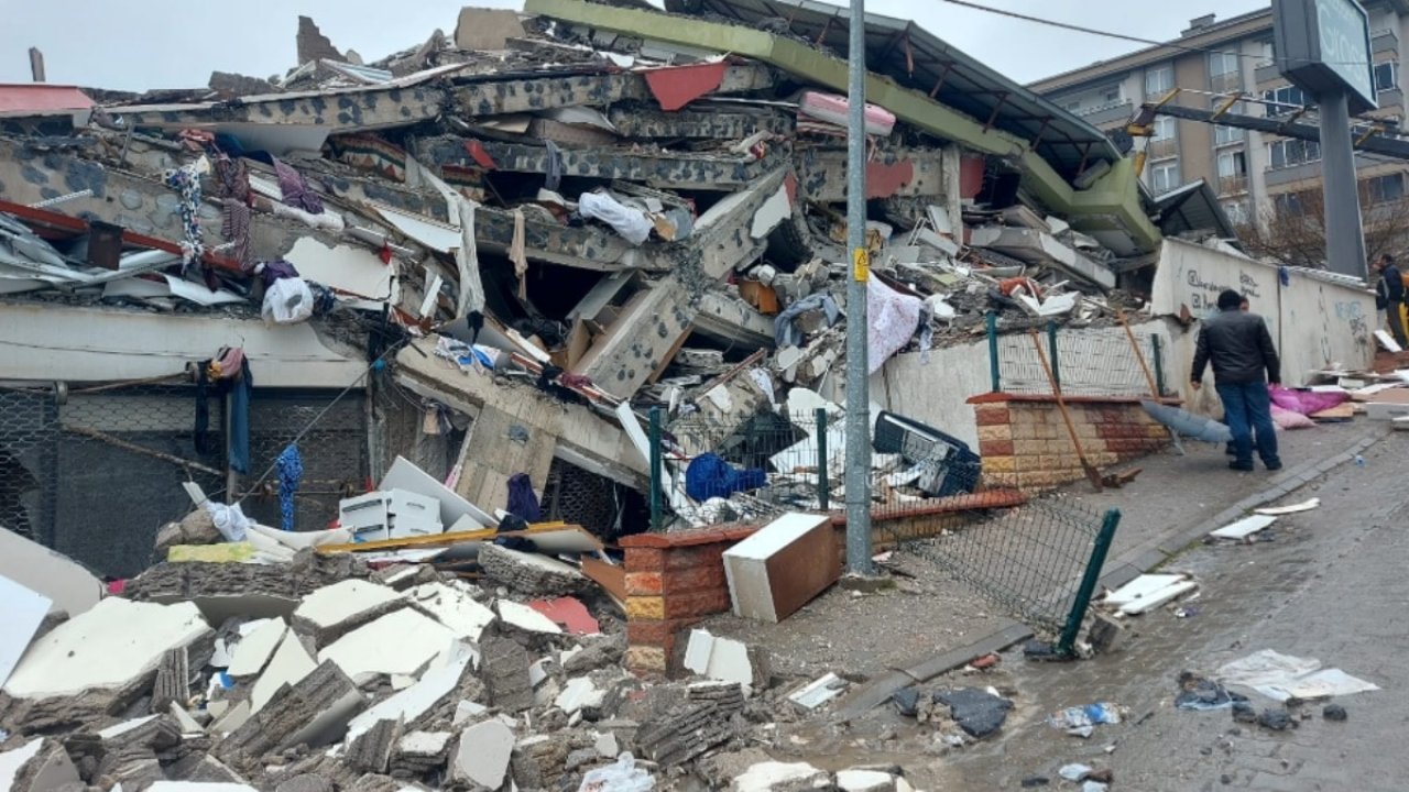 Deprem sanığı kendini böyle savundu! “Geniş kitleye istihdam sağlayan insan olarak işlerimin başına geçmem lazım”