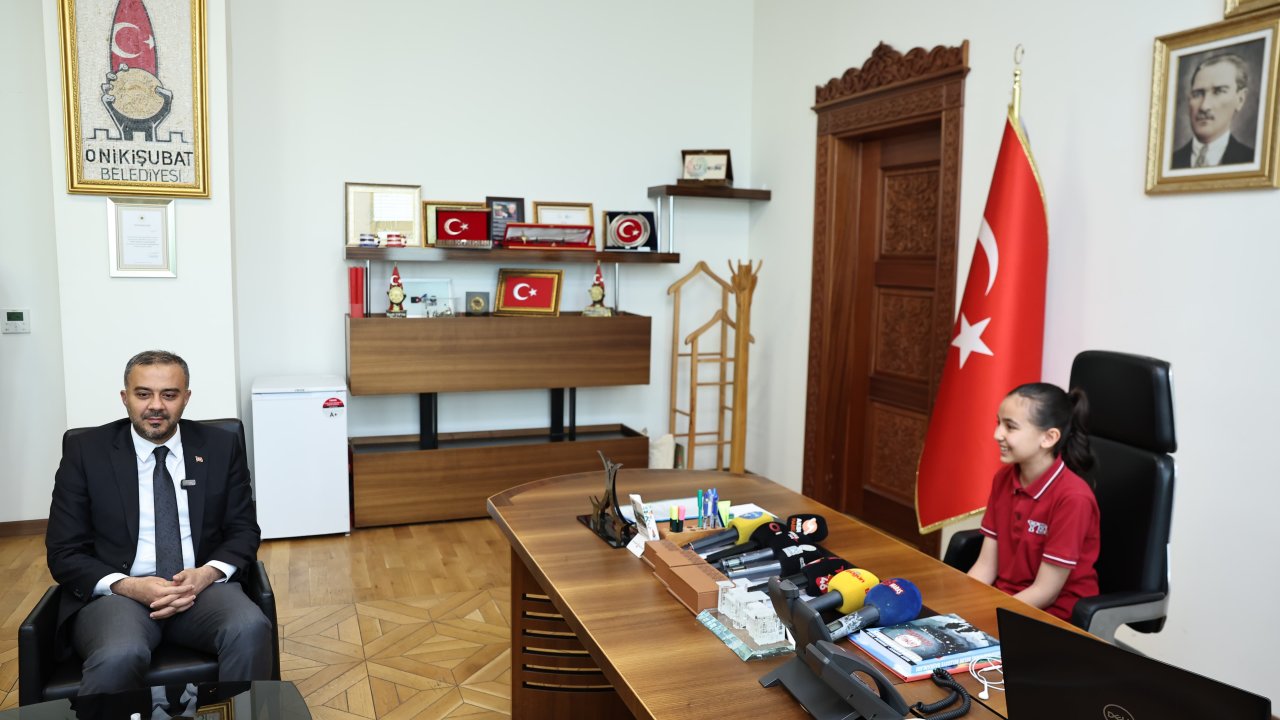 Başkan Hanifi Toptaş, görevi küçük Azra’ya devretti