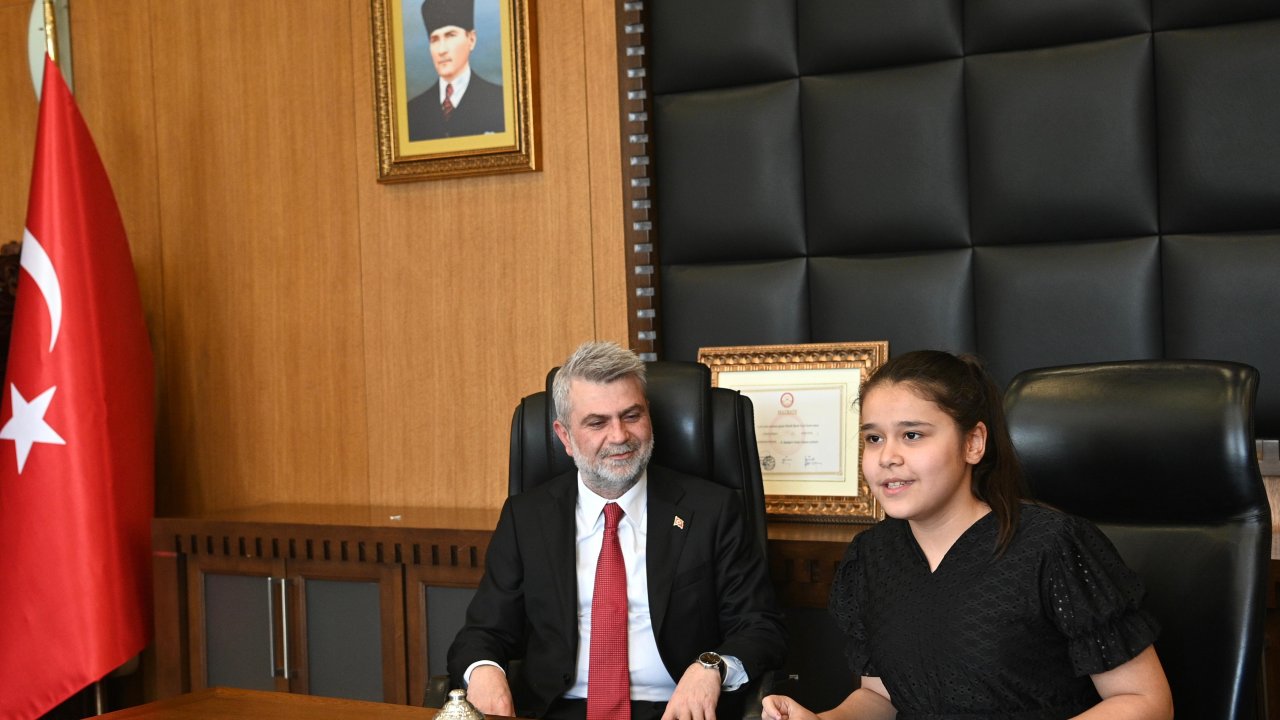 Başkan Görgel, Koltuğu Minik Başkan Tuğsem’e Devretti