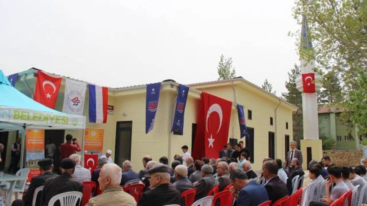 Hollanda Diyanet Vakfı’nın Kahramanmaraş’ta yaptırdığı cami hizmete girdi!