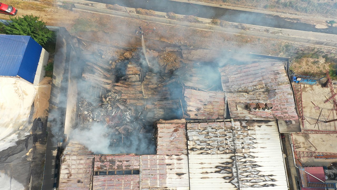 Kahramanmaraş’ta fabrikadaki yangın söndü! Zarar çok büyük!