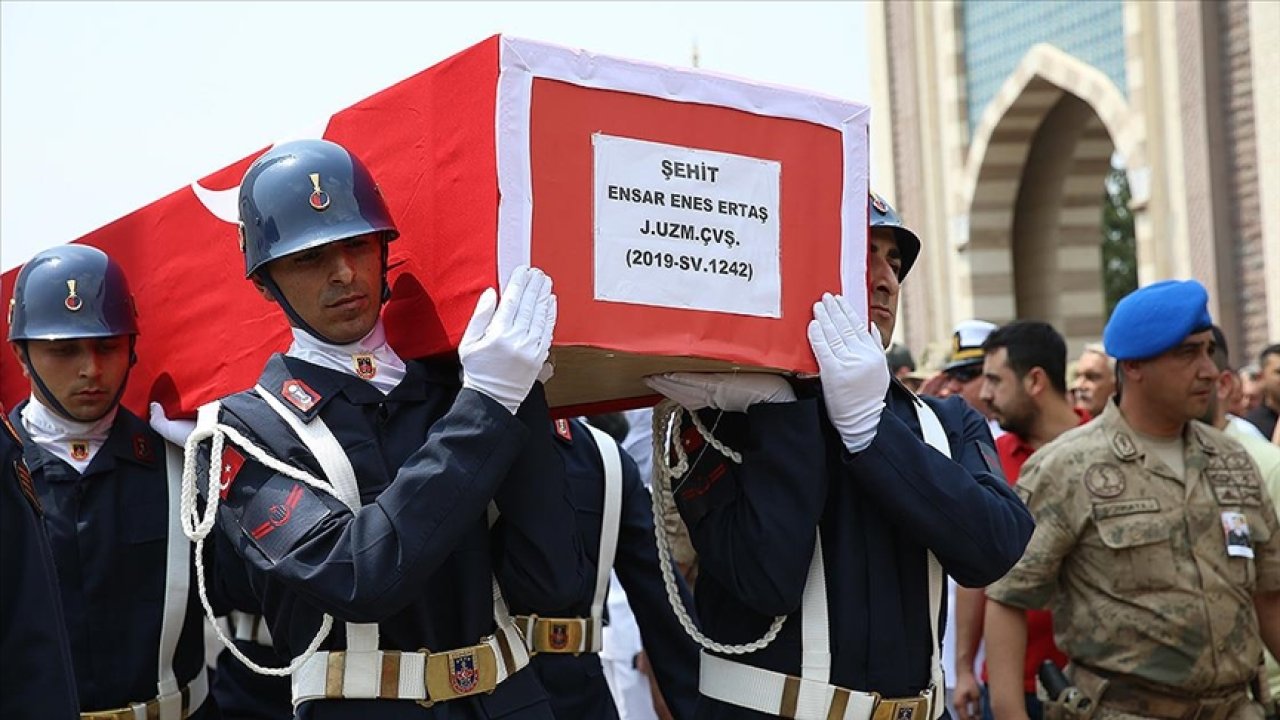 Şehitlere son görev! Göz yaşlarıyla uğurlandılar!