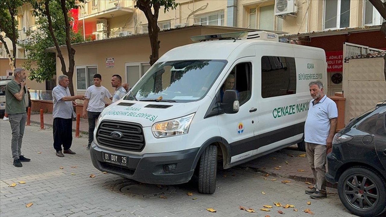 Sokak köpekleri yaşlı kadını parçaladı!