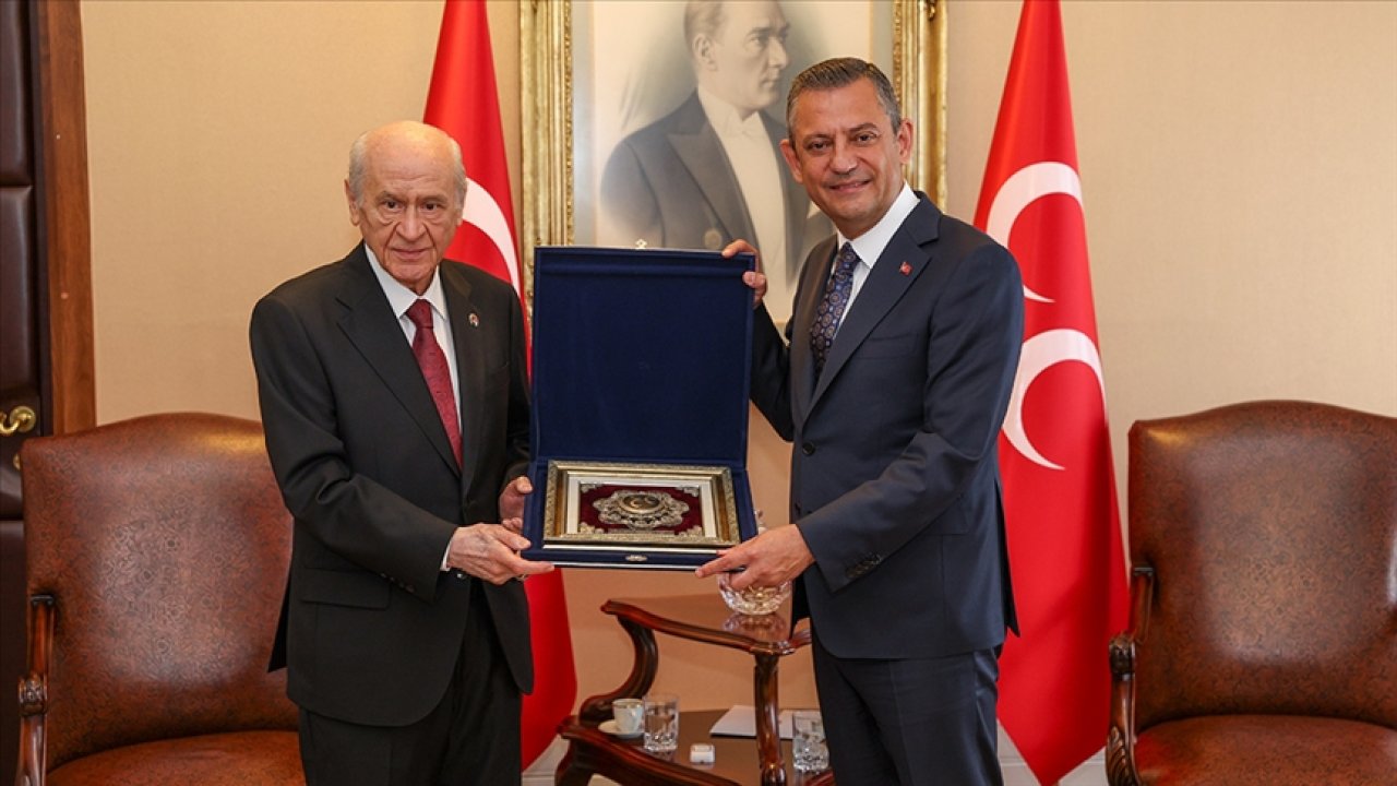 Özel ve Bahçeli'yi bir arada!
