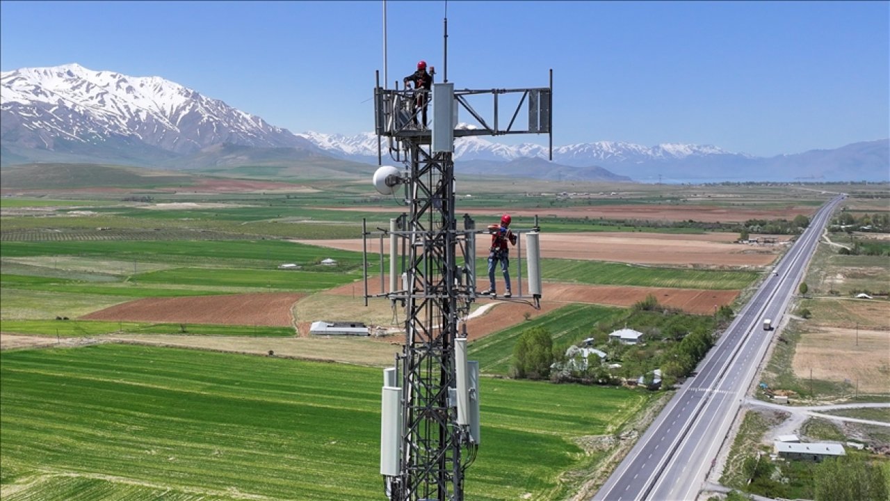 Yerden metrelerce yüksekte ekmek mücadelesi veriyorlar!
