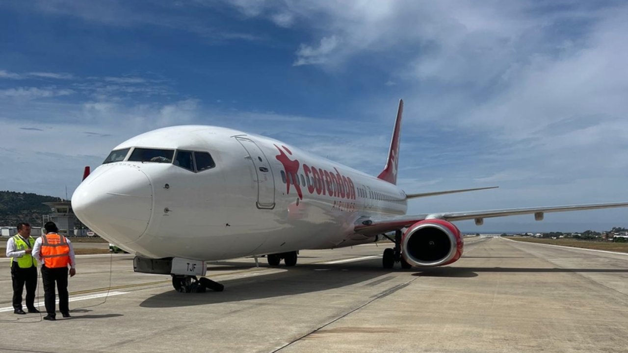 Uçağın tekeri patladı! 190 yolcu tahliye edildi!