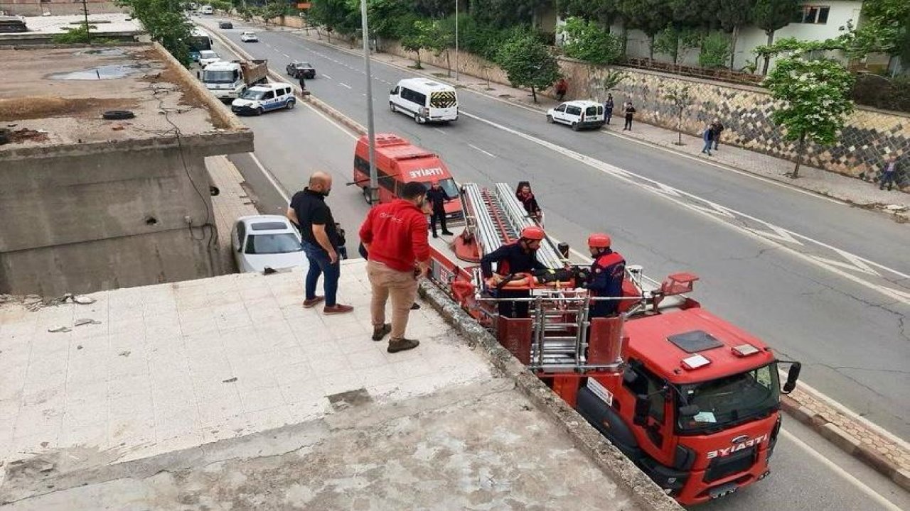 Kahramanmaraş’ta oyun oynayan çocuk çatıya düştü!