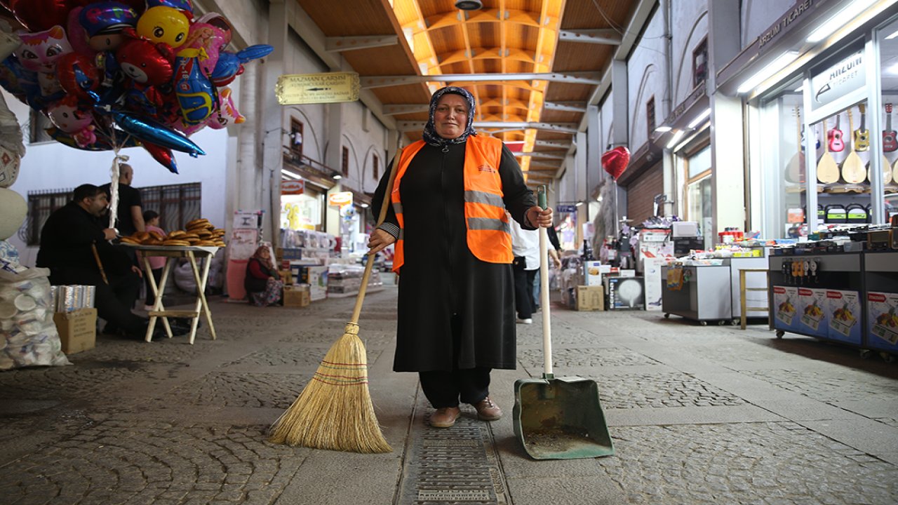 Kahramanmaraş'ta temizlik kadınlara emanet!