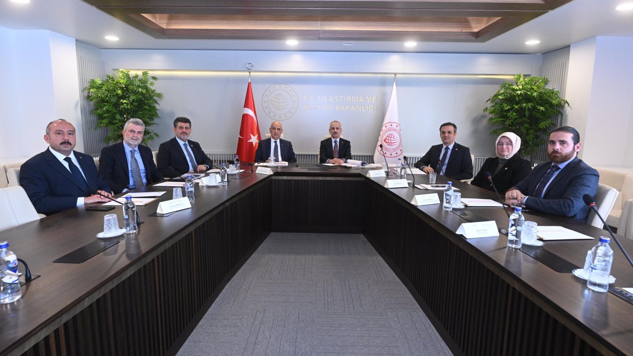 Bakan Uraloğlu ile Kahramanmaraş’ın Ulaştırma ve Altyapı Projeleri İstişare Edildi