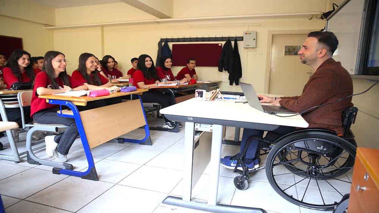 Kahramanmaraş’ta öğretmeninin kurduğu iletişim derse ilgiyi artırdı!