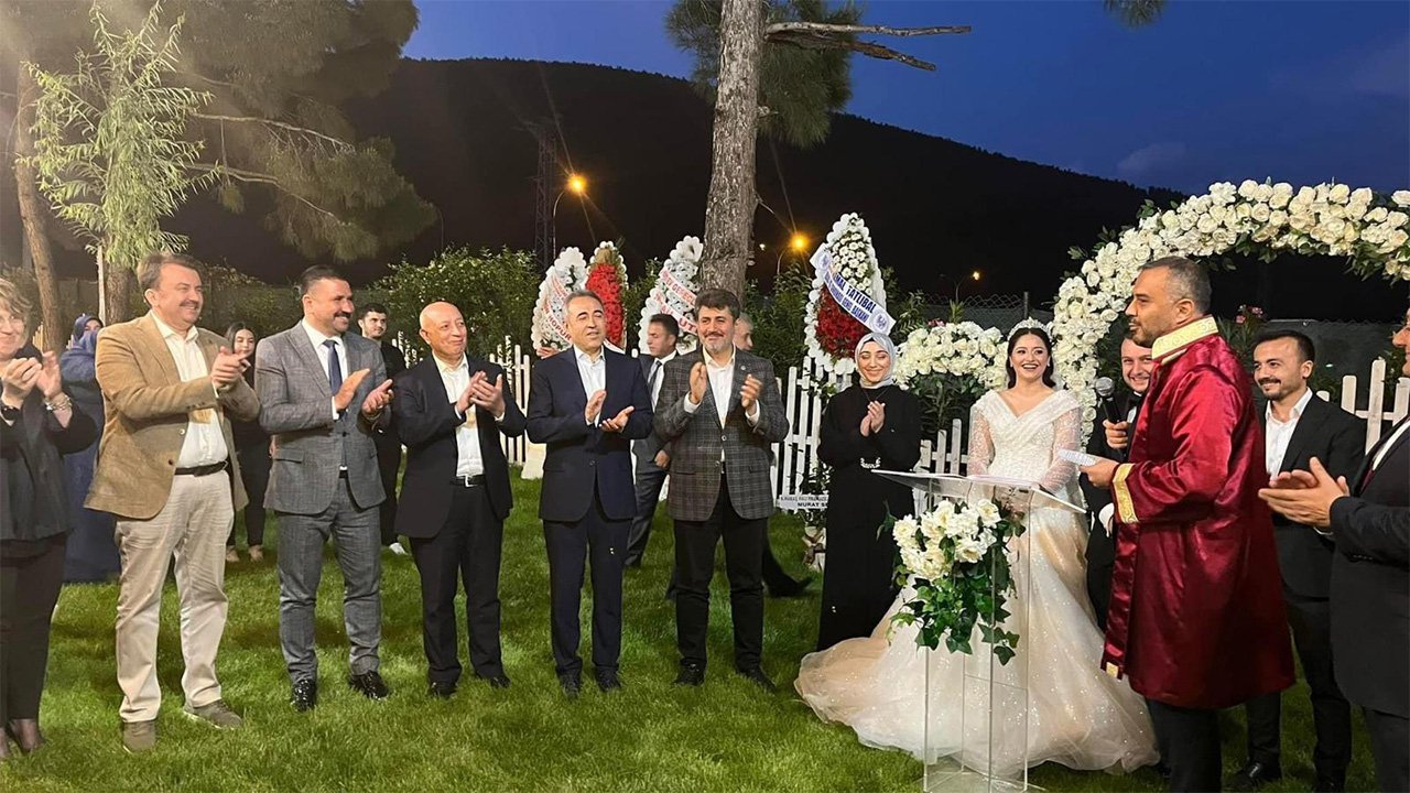 Toktay ve Aksoy Ailelerinin Mutlu Günü: Efser ve Murat Evlendi