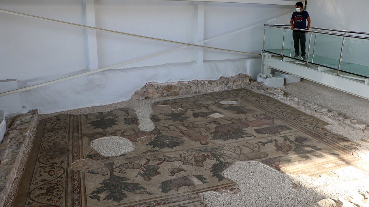 "Germenicia Antik Kenti'nde Eşsiz Mozaiklerin Keşfi: Kahramanmaraş'ın Tarihi Zenginliği Ortaya Çıkıyor"