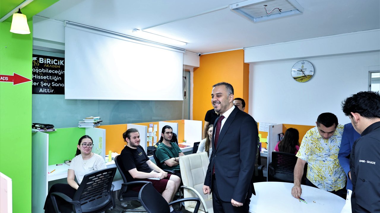 Başkan Toptaş’tan YKS öncesi öğrencilere moral ve motivasyon ziyareti!