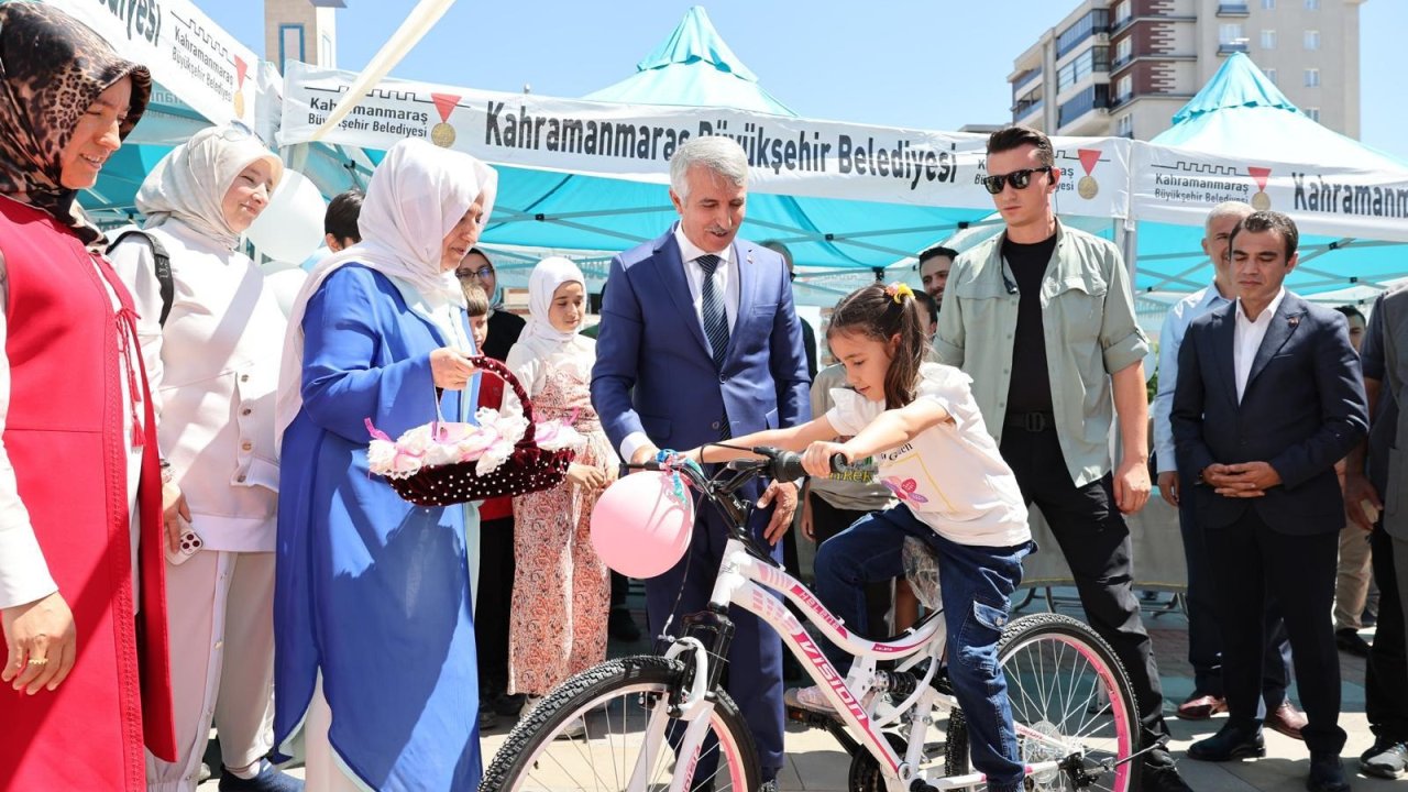 Kahramanmaraş’ta yetimlerin yüzü bisikletle güldü!