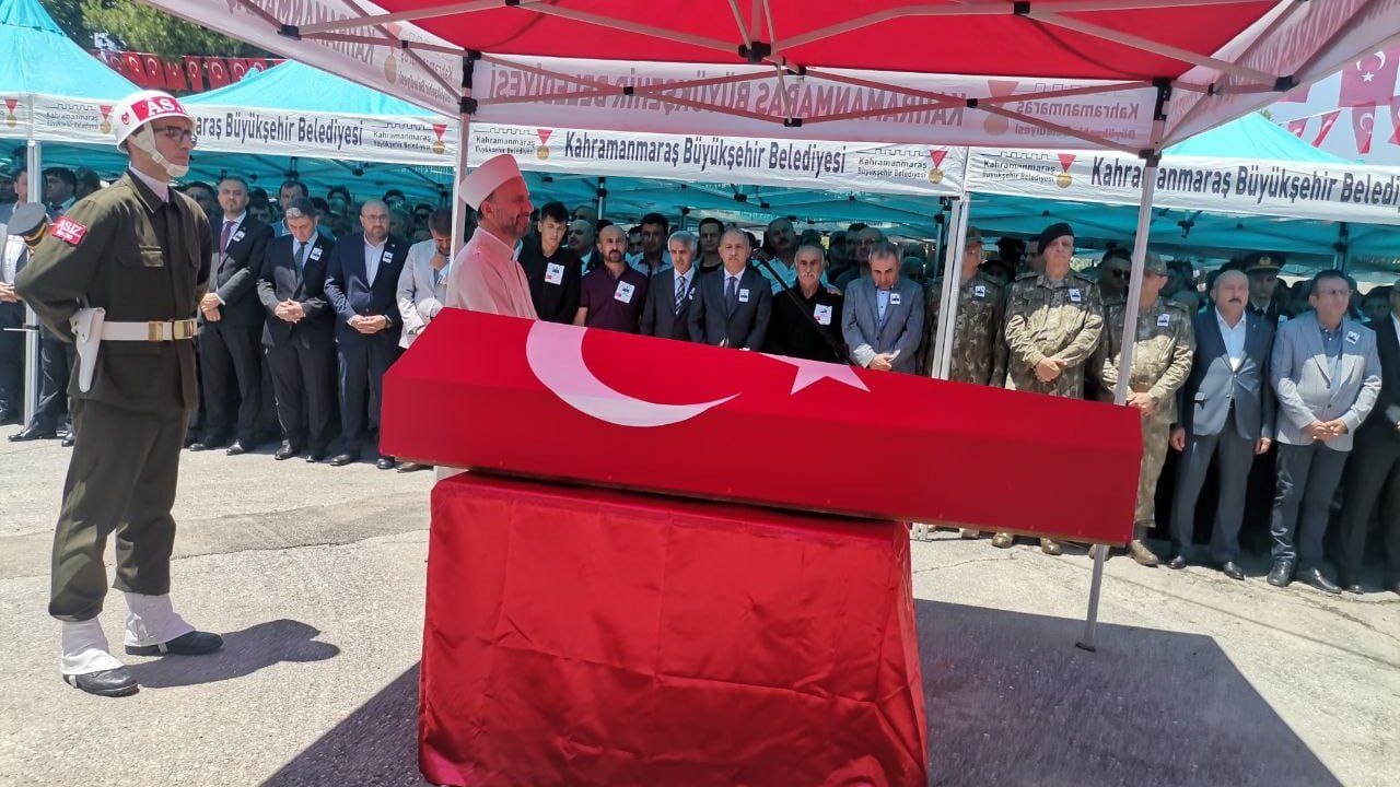 Kahramanmaraş şehidini gözyaşlarıyla toprağa verdi!
