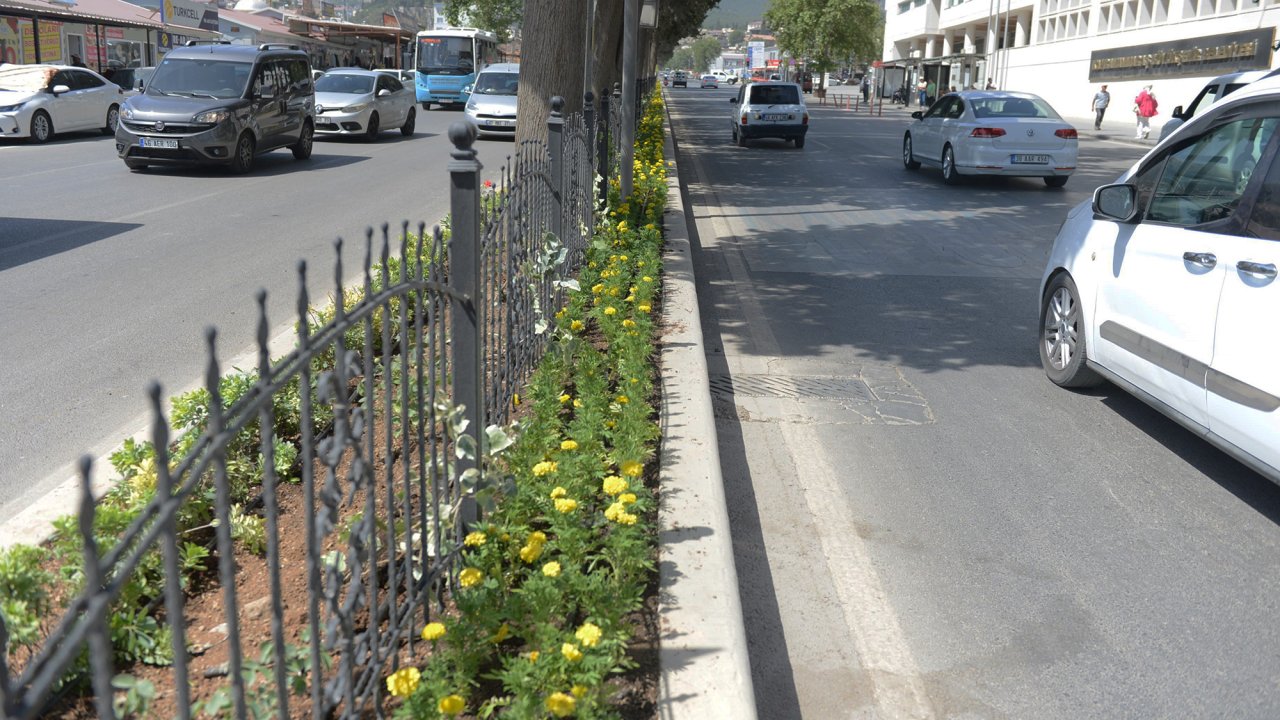 Kahramanmaraş’ta Azerbaycan Bulvarı deprem öncesi renklerine kavuşuyor!