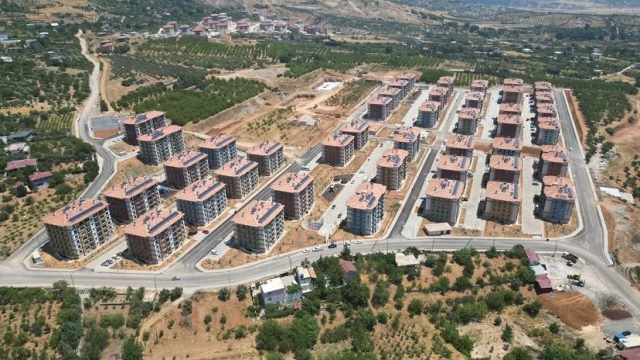 AFAD Başkanı Memiş, Kahramanmaraş'ta afet konutlarını inceledi