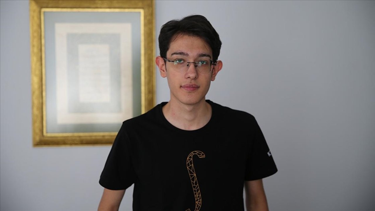 Depremzede Arda, YKS'de AYT sayısal Türkiye birincisi oldu!