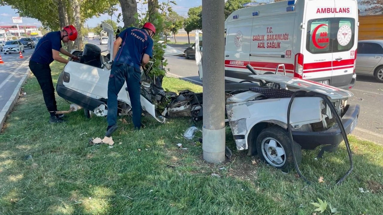 Kahramanmaraş’ta otomobil ikiye bölündü: Bir can kaybı!