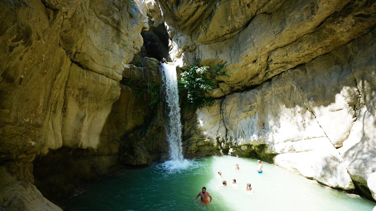Kahramanmaraş’taki şelale doğaseverleri büyüledi!