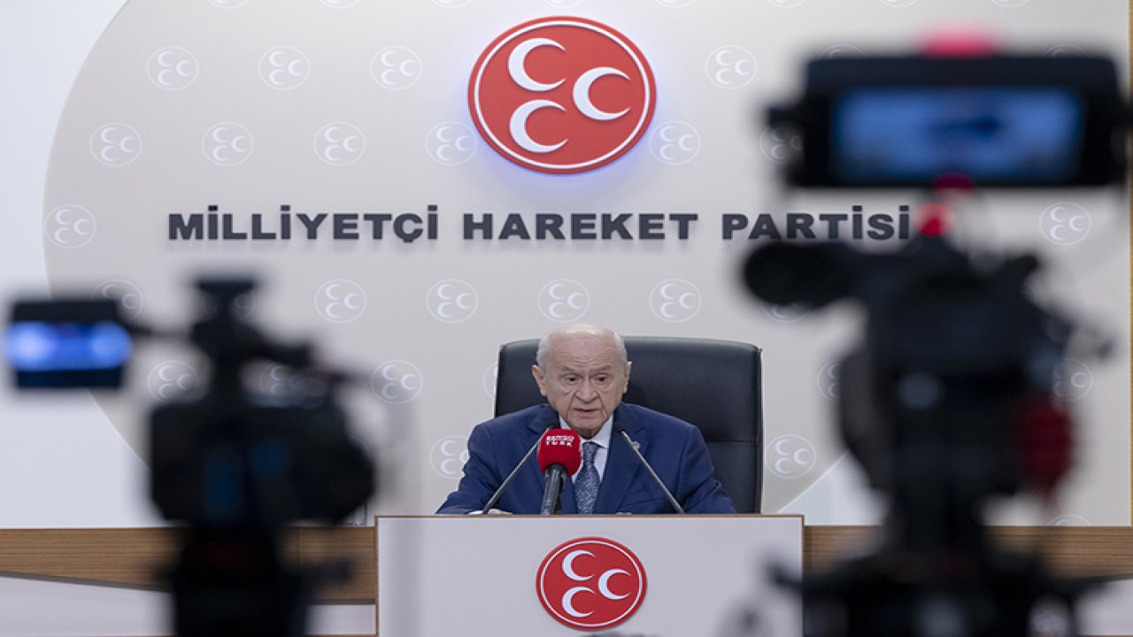 Bahçeli dosyalarla kameraların karşısına geçti! “154 kişi var Dosya” dedi!