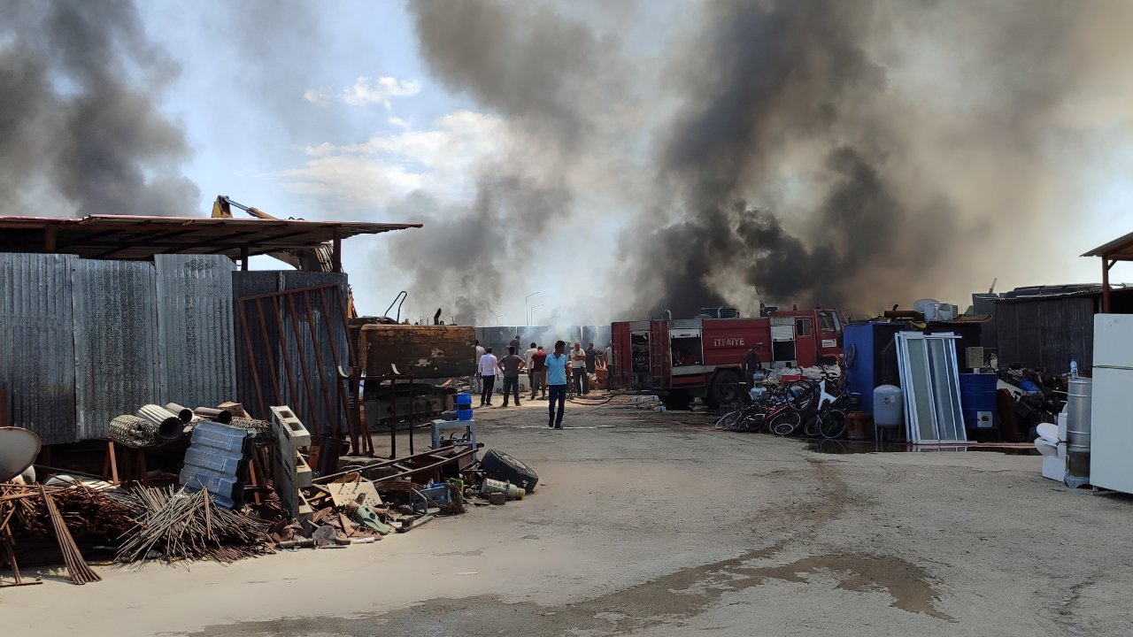 Kahramanmaraş’ta geri dönüşüm tesisinde yangın!