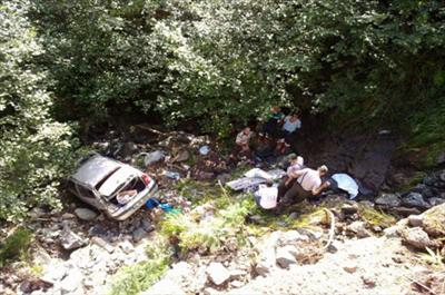 Otomobil uçuruma yuvarlandı: 1 ölü