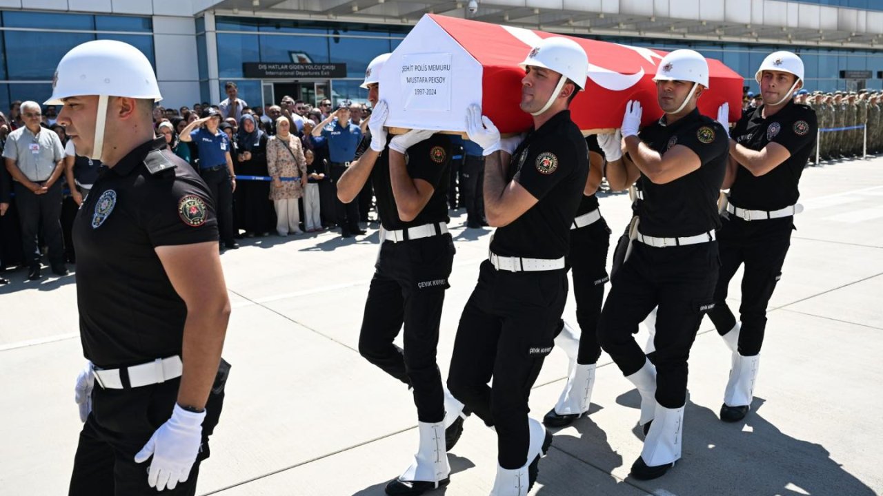 Kahramanmaraş şehidini dualarla uğurladı!