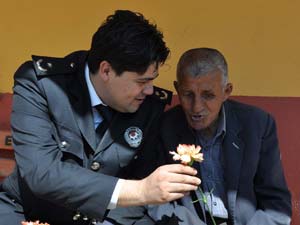 Ekinözü Polisi Huzurevini Ziyaret Etti