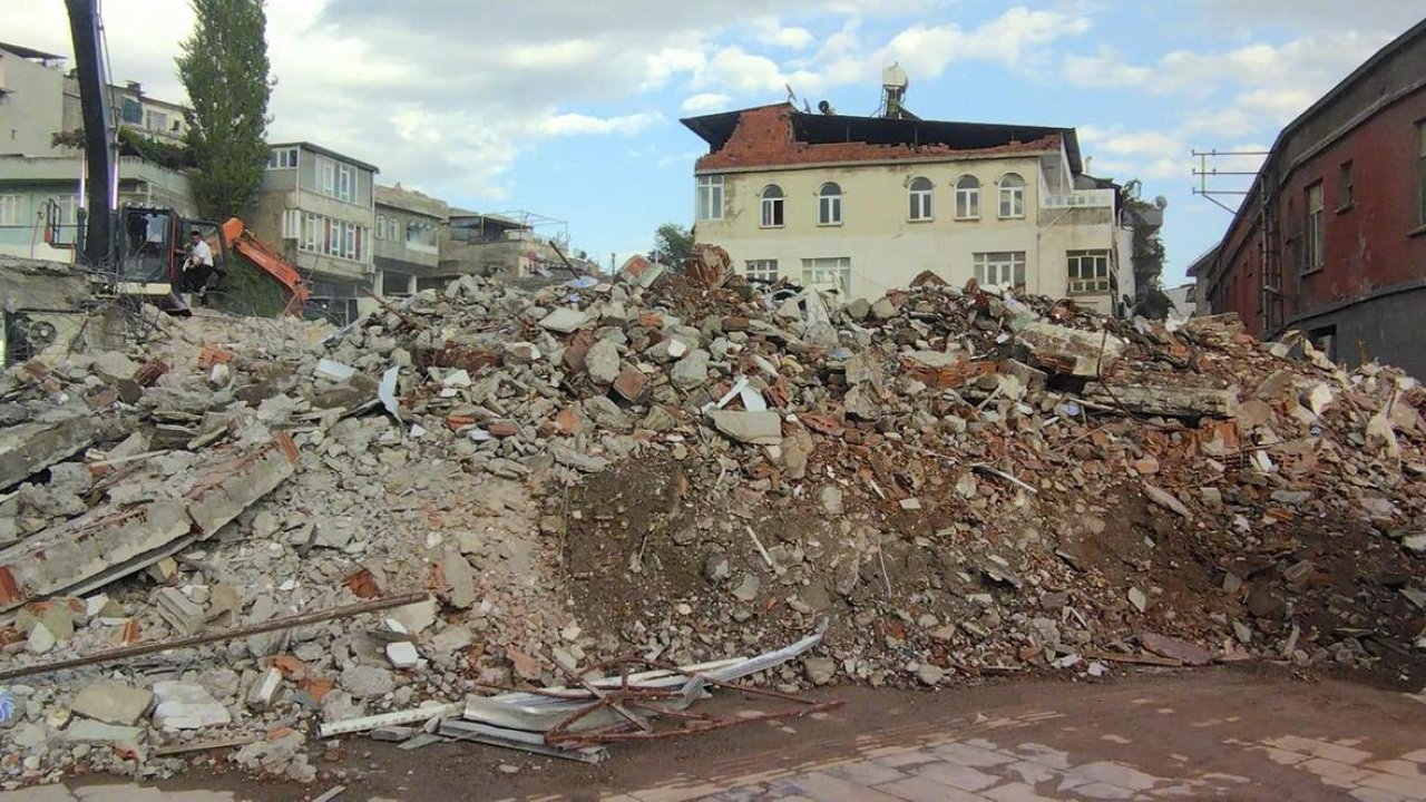 Kahramanmaraş’ta bir devir sona erdi! Çinili Çarşı Yıkıldı!