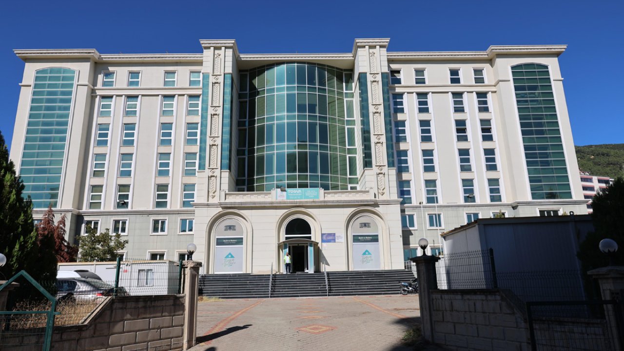 Kahramanmaraş Valisi Ünlüer yurt binasını inceledi!