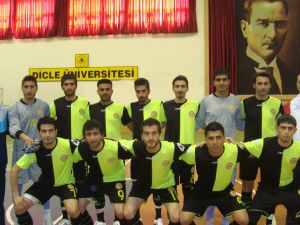Dü Futsal Ekibi Liderliğe Yükseldi