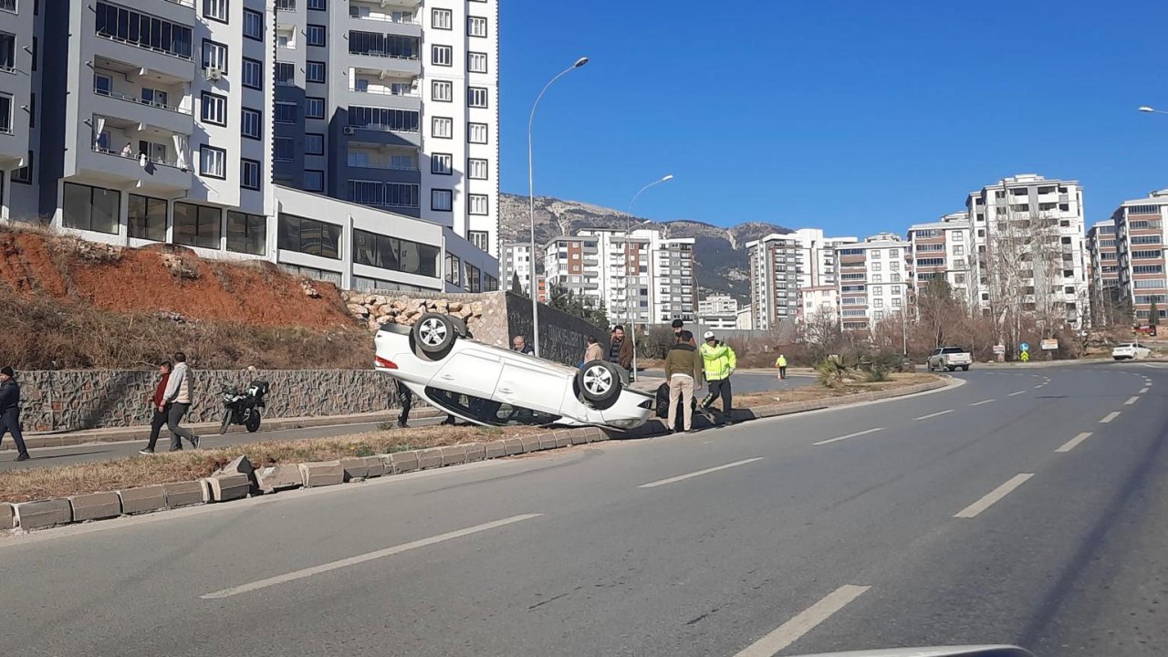 Kahramanmaraş’ta otomobil ters döndü!
