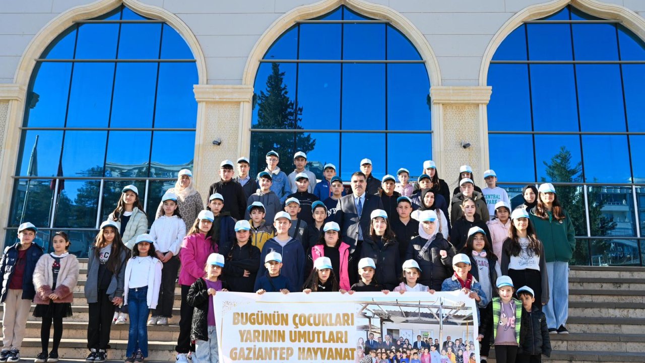 Başkan Karaca’dan öğrencilere hayvanat bahçesi sürprizi!