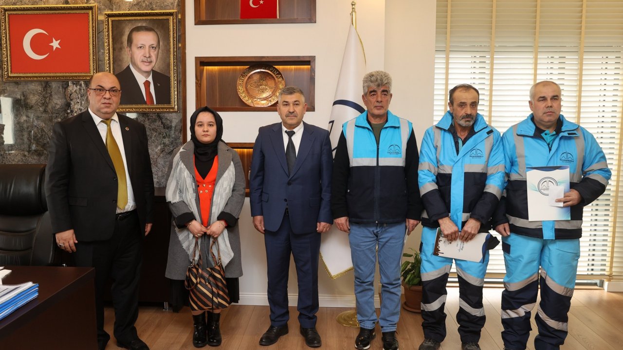 Kahramanmaraş’ta Belediye Ekipleri, Kaybolan Ziynet Eşyalarını Bulup Sahibine Teslim Etti