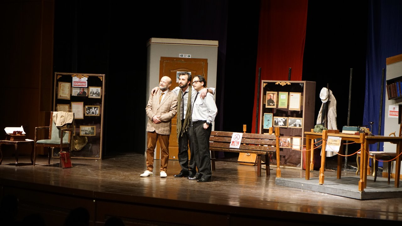 7 Güzel Adam sahneye taşındı!