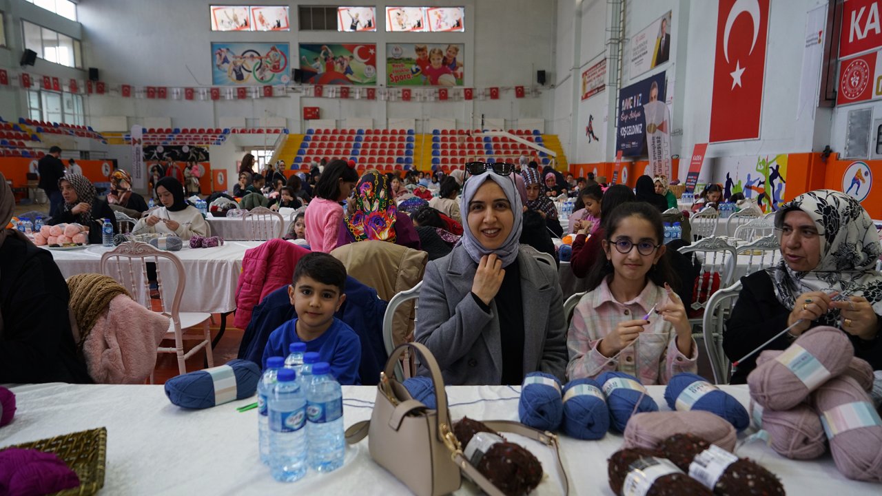 Kahramanmaraş’ta anne çocuk örgü atölyesine yoğun ilgi!