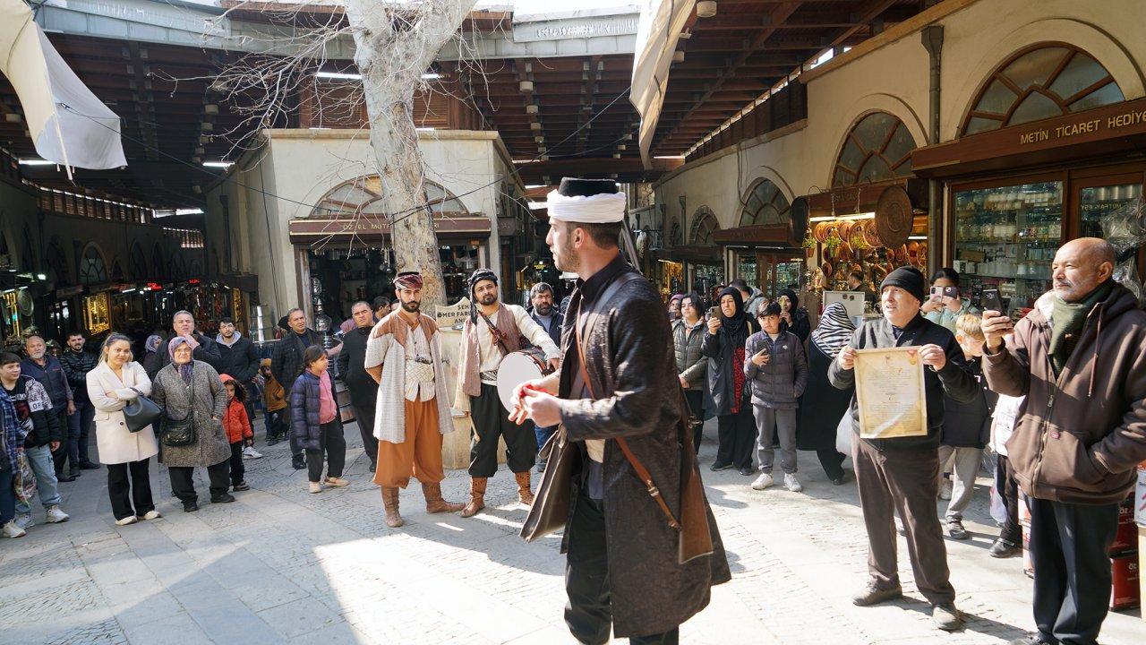 Kahramanmaraş’ta Çatkapı” tiyatro!