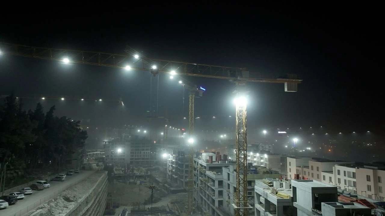 Deprem Bölgesinde ışıklar hiç sönmüyor!