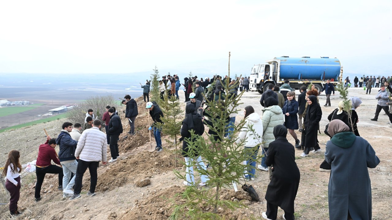 KSÜ’de deprem şehitleri anısına fidan dikildi!