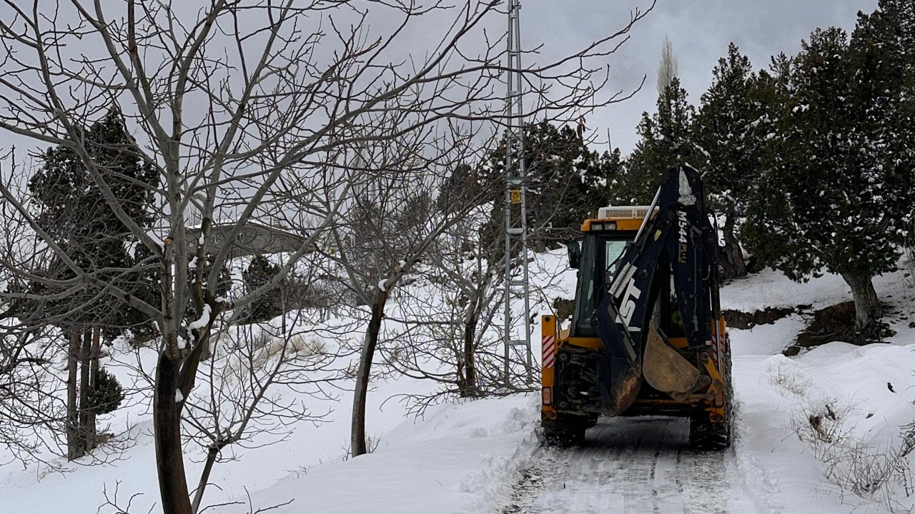 Onikişubat Belediyesi’nin karla mücadelede başarısı takdir topluyor
