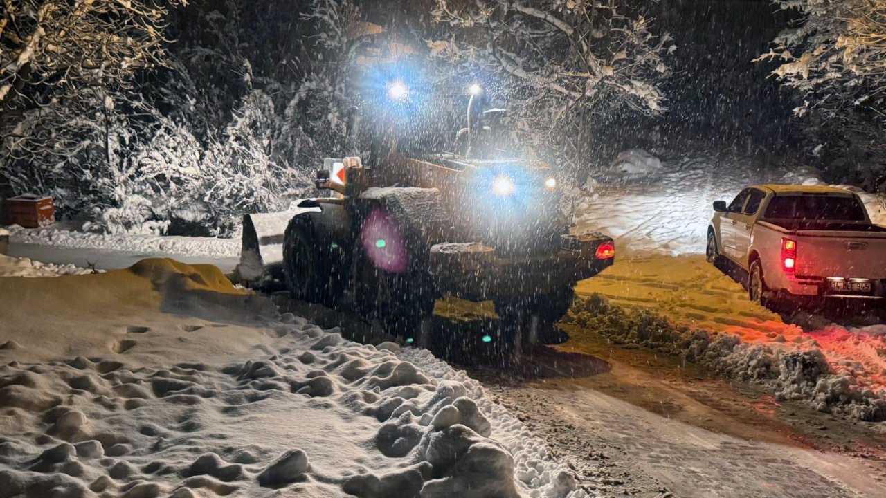 Kahramanmaraş’ta karla mücadele aralıksız sürüyor!