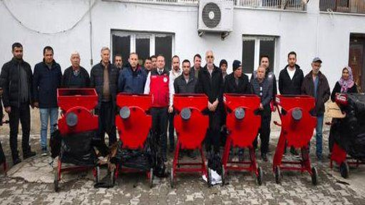 Andırın’da Çiftçilere yem kırma makinesi dağıtıldı!