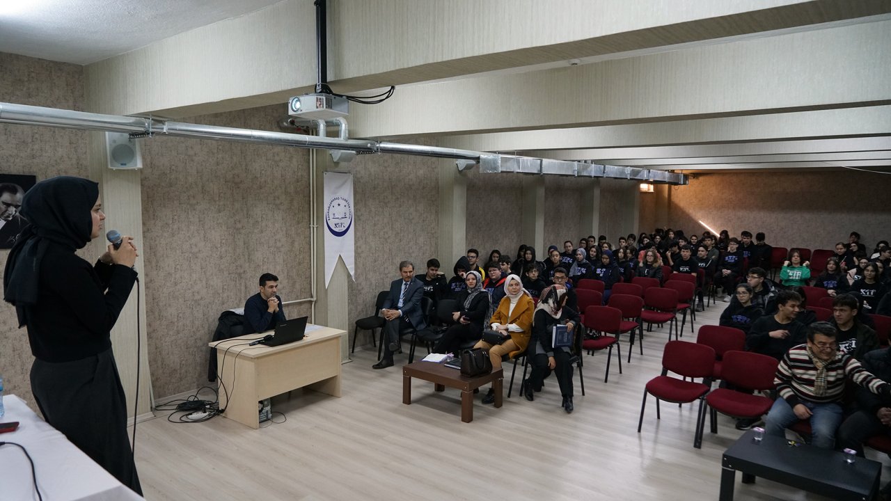 Büyükşehir, Gençleri Edebiyatın Usta Kalemleriyle Buluşturmayı Sürdürüyor