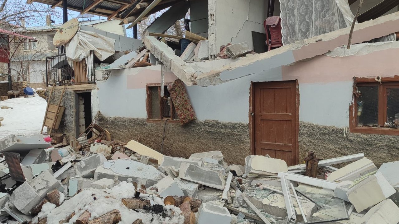 Mutfak Tüpü Patladı, Ev Çöktü: Göksun’da Facia ucuz atlatıldı!