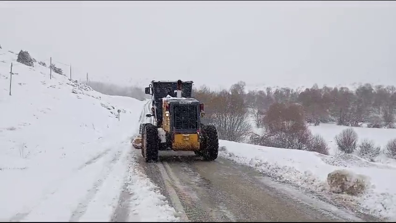 Kahramanmaraş’ta Kar Küreme Çalışmaları Kesintisiz Devam Ediyor!