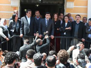 Bdp Eş Genel Başkanı Selahattin Demirtaş Suruçta Ağır Konuştu