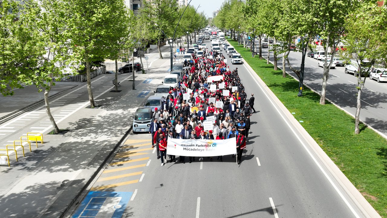 Kahramanmaraş'ta Farkındalık İçin Yürüdüler, Umutları Gökyüzüne Uçurdular