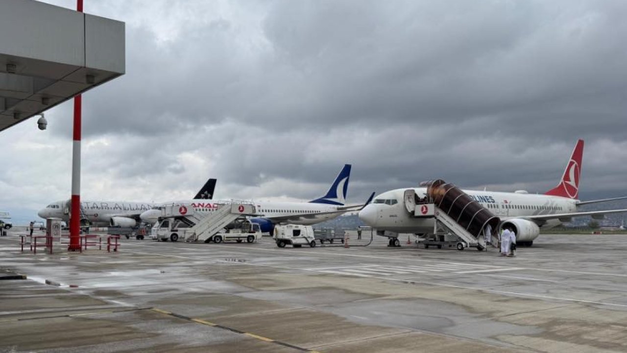 Kahramanmaraş Havalimanı’nda Tarihi An! Aynı Anda 3 Yolcu Uçağı Görüldü